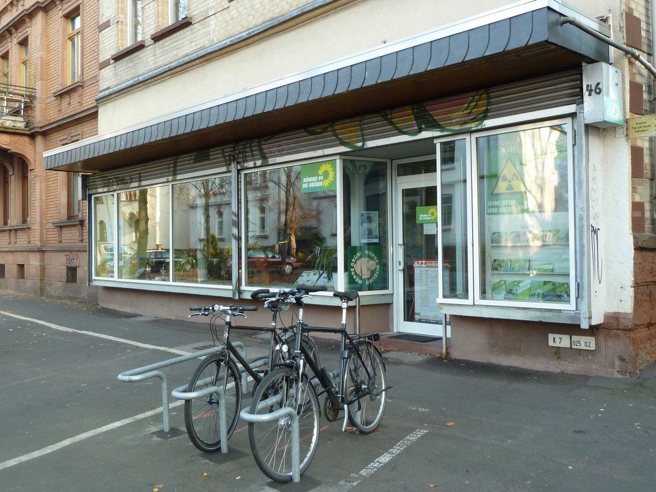 Außen- und Innenansichten der Geschäftsstelle